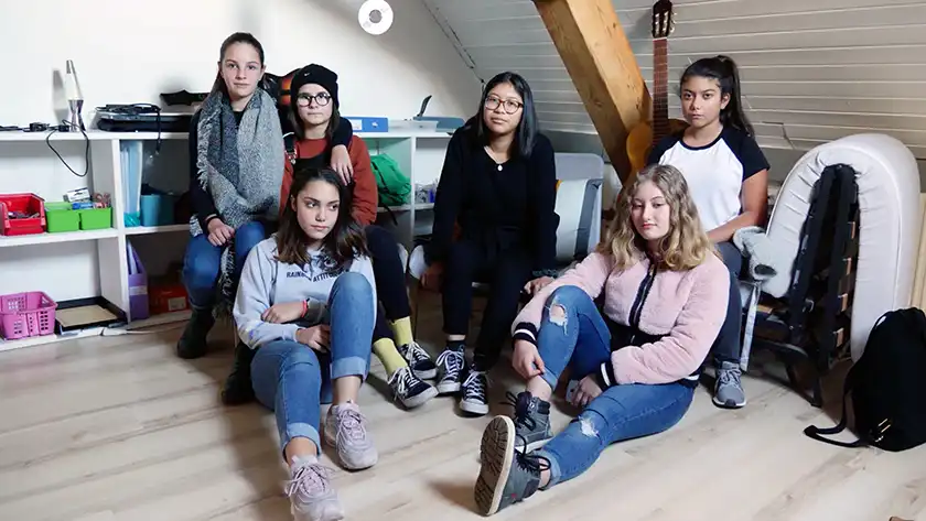 Image du film Elle de Lou Conforti, Nuri dos Santos, Anaïs Gavillet, Léna Latham, Léa Martins, Amy Pesci, Norma Scarpetta, Camille Tejeda Sanchez, 2019